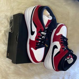 Air Jordan 1 Mid - Chicago